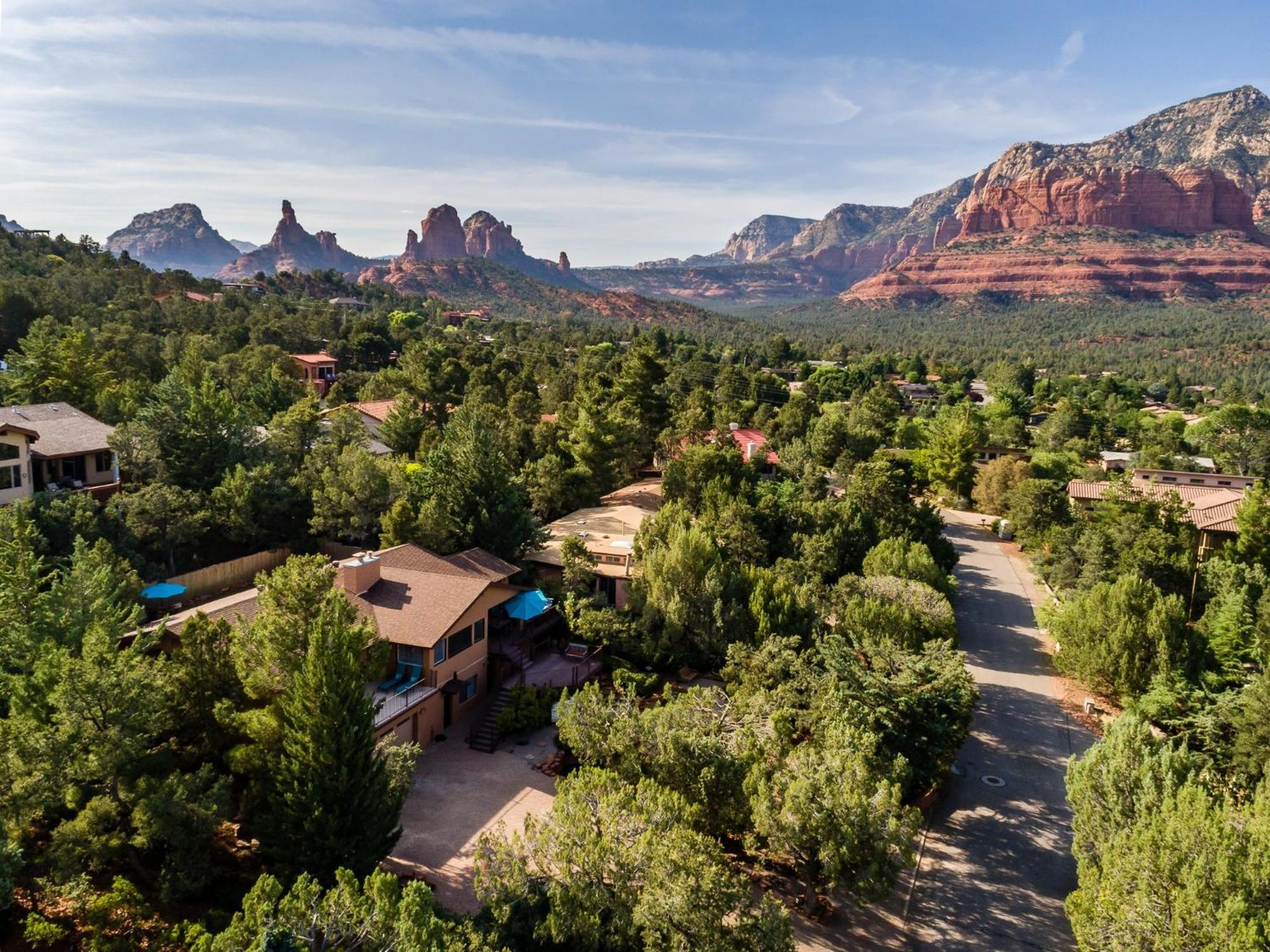 Sedona Dream Estate Offers Elevated Red Rock Views From Deck & Hot Tub Serene, Outdoor Fun! Villa Exterior photo